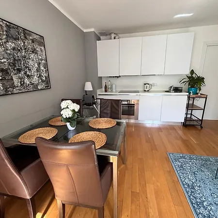 Vysehrad Family 2br 2ba * براغ